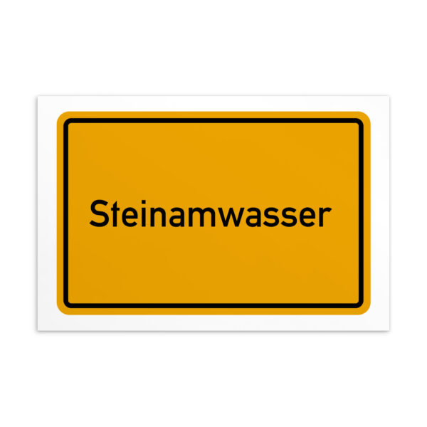 Ein Schild mit der Aufschrift Steinamwasser-Postkarte.