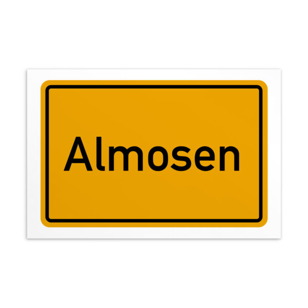 Ein Schild mit der Aufschrift „Almosen-Postkarte“ in Gelb.