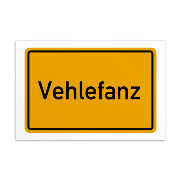 Ein gelbes Schild mit dem Text Vehlefanz-Postkarte.