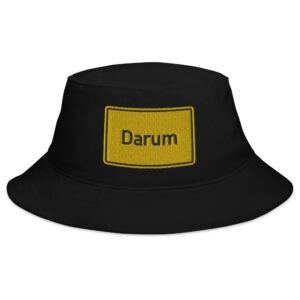 Eine schwarze Fischerhütte mit dem Wort „darum“, perfekt für Angelausflüge.