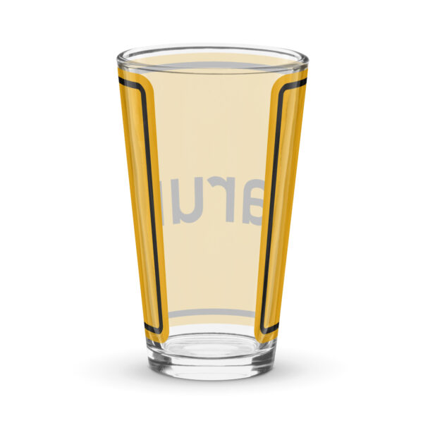 Ein Pint-Glas mit dem Wort „eru“ darauf.