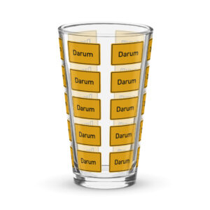 Ein Pint-Glas mit dem Wort „Trommel“ darauf.