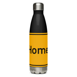 Beschreibung: Eine Trinkflasche aus Edelstahl mit dem Schriftzug „home“ darauf.