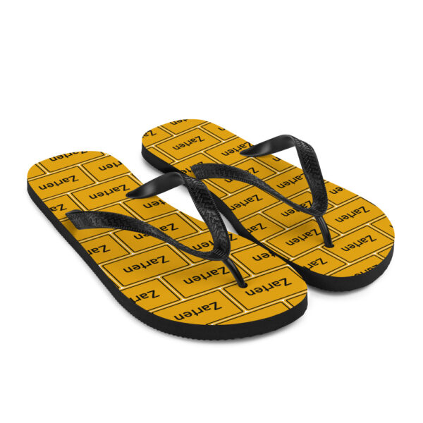 Ein Paar gelbe und schwarze Flip-Flops.